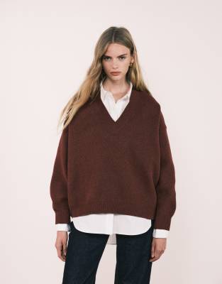 ASOS DESIGN - Pull structuré coupe ultra carrée à col V - Chocolat-Auburn