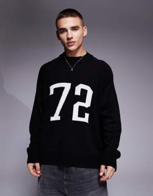 ASOS DESIGN - Pull ultra oversize coupe carrée en maille à col ras de cou et chiffre style années 90 - Noir
