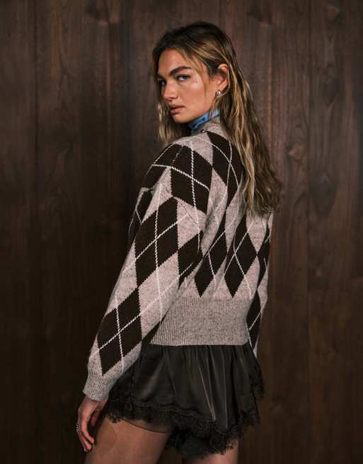 ASOS DESIGN – Pullover in Braun mit Rautenmuster am Ausschnitt, 4 von 4