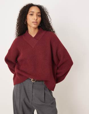 ASOS DESIGN - Pullover in Burgunderrot mit hohem V-Ausschnitt