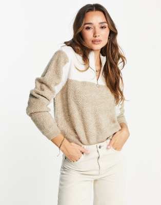 ASOS DESIGN – Pullover in Camel mit verschiedenen Mustern und Kragen samt Reißverschluss