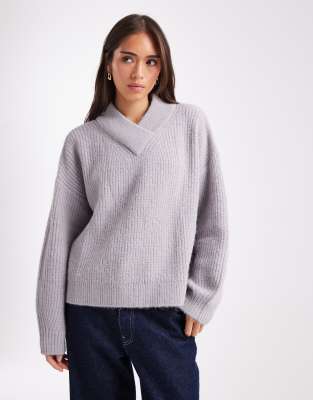 ASOS DESIGN - Pullover in Grau mit hohem V-Ausschnitt