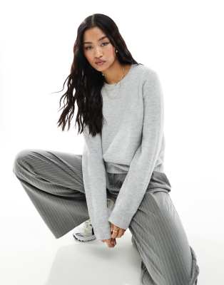 ASOS DESIGN - Pullover in Grau mit Rundhalsausschnitt und normalem Schnitt