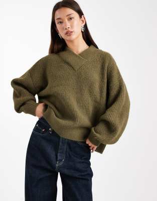 ASOS DESIGN - Pullover in Grün mit hohem V-Ausschnitt