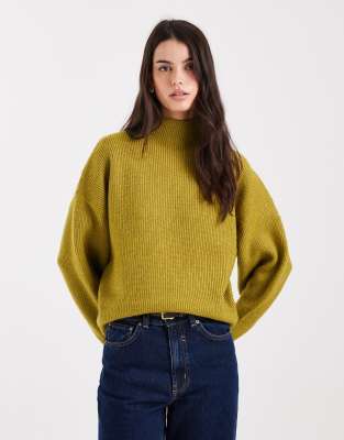 ASOS DESIGN - Pullover in Grün mit Stehkragen und voluminösen Ärmeln