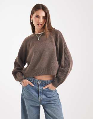 ASOS DESIGN - Pullover in Schokobraun mit Rundhalsausschnitt, Raglanärmeln und Patentstrick-Details an den Ärmeln
