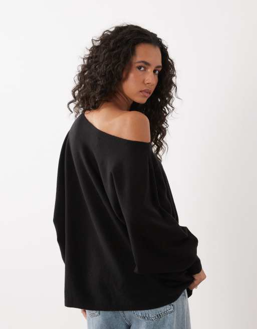 ASOS DESIGN Pullover mit asymmetrischem One-Shoulder-Ausschnitt und Fledermausärmeln in Schwarz, 4 von 4