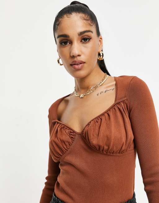 ASOS DESIGN – Pullover mit Rüschenausschnitt in Braun, 3 von 4