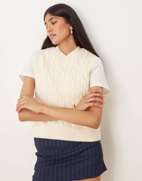 ASOS DESIGN – Pullunder in Ecru mit hohem V-Ausschnitt und Zopfmuster - view 1