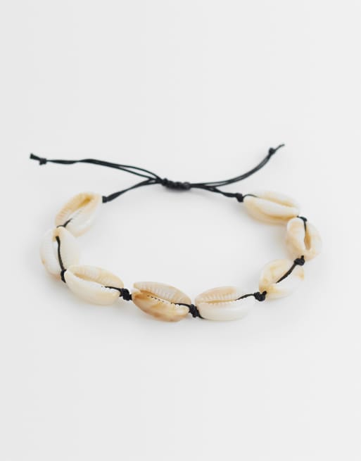 ASOS DESIGN - Pulsera de cordón con conchas sintéticas color crema