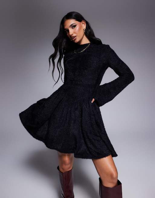 ASOS DESIGN – Puszysta czarna sukienka mini z zabudowanym dekoltem i obniżonym stanem w kształcie litery V