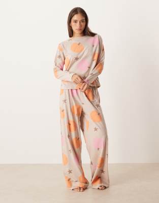 ASOS DESIGN - Pyjama aus langärmligem Oberteil und Hose mit Kürbismuster-Weiß