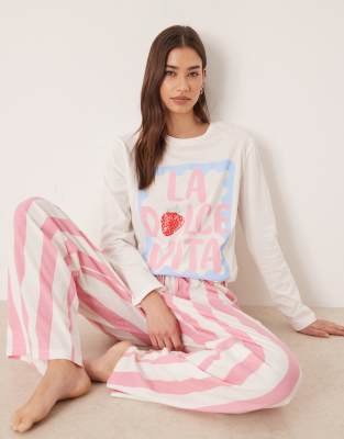 ASOS DESIGN - Pyjama aus langärmligem Oversize-T-Shirt und Hose mit „Dolce Vita"-Print-Rosa