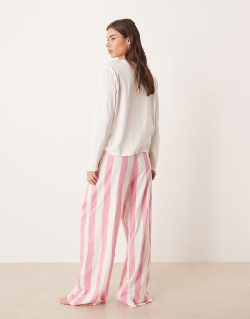 ASOS DESIGN – Pyjama aus langärmligem Oversize-T-Shirt und Hose mit „Dolce Vita“-Print, 2 von 4