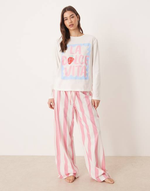 ASOS DESIGN – Pyjama aus langärmligem Oversize-T-Shirt und Hose mit „Dolce Vita“-Print, 3 von 4