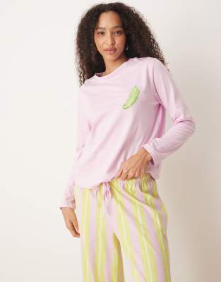 ASOS DESIGN - Pyjama aus langärmligem Oversize-T-Shirt und Hose mit Gurken-Print-Bunt