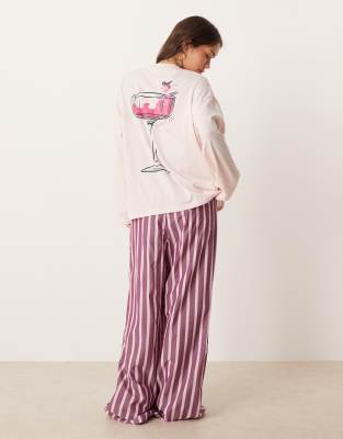 ASOS DESIGN - Pyjama aus langärmligem Shirt mit übergroßem Cocktail-Print und rosa gestreifter Hose mit weitem Bein