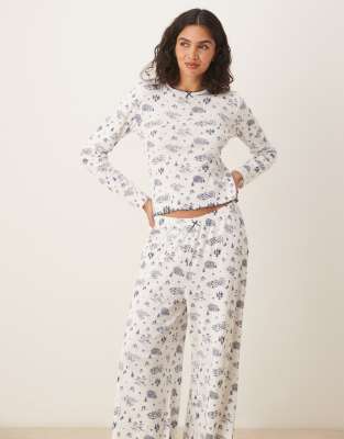 ASOS DESIGN - Pyjama aus Pointelle mit blauem Landschafts-Printmuster, aus Hose und langärmligem T-Shirt