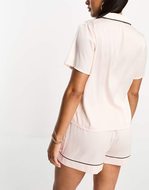 ASOS DESIGN – Pyjama aus Satin in Rosa mit T-Shirt und Shorts, 4 von 4