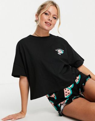 ASOS DESIGN – Pyjama aus T-Shirt und Shorts in Schwarz mit Wassermelonenmuster
