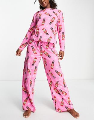 ASOS DESIGN - Pyjama avec top manches longues et pantalon à motif casse-noisettes - Rose