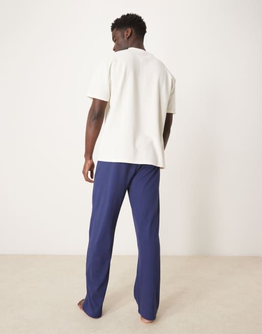 ASOS DESIGN – Pyjama in Marineblau und Weiß mit Waffelstruktur und Oberteil mit Henley-Ausschnitt, 4 von 4