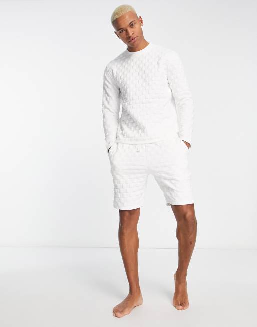 ASOS DESIGN - Pyjama-loungeset van top met lange mouwen en shorts in getextureerd wit