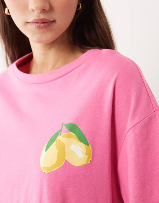 ASOS DESIGN – Pyjama mit Oversize-T-Shirt mit Limonadengrafik und Shorts in Blau und Rosa gestreift, 3 von 4