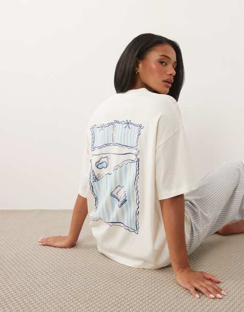 ASOS DESIGN Pyjama-Set mit besticktem Oversize-Oberteil mit kurzen Ärmeln und gewebter Streifenhose in Blau - view 1