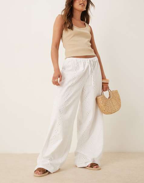 ASOS DESIGN – Pyjamahose in Weiß mit Lochstickerei und Bindegürtel - view 1