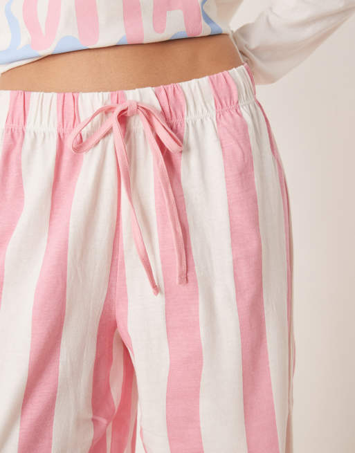 ASOS DESIGN – Pyjamas med byxor och långärmad t-shirt i oversized fit med 'Dolce Vita'-tryck, 4 av 4