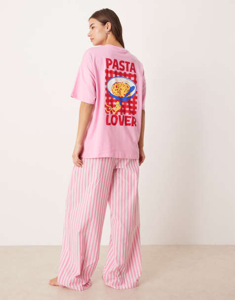 ASOS DESIGN - Pyjamaset met oversized T-shirt en geweven broek met wijde pijpen en pastaprint in roze - view 1
