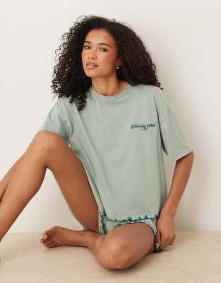 ASOS DESIGN - Pyjamaset met short en shirt met korte mouwen met slogan