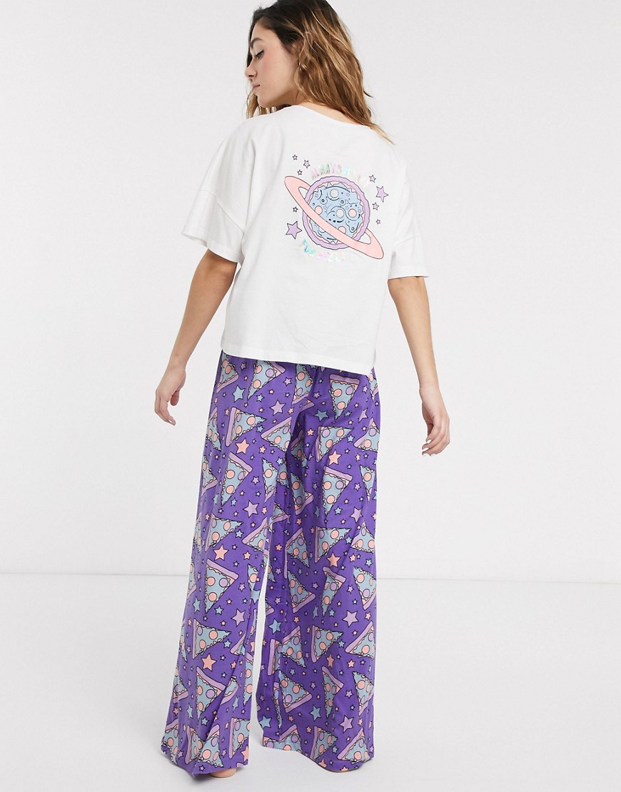 ASOS DESIGN - Pyjamaset met T-shirt en broek met pizza- en ruimteprint-Paars