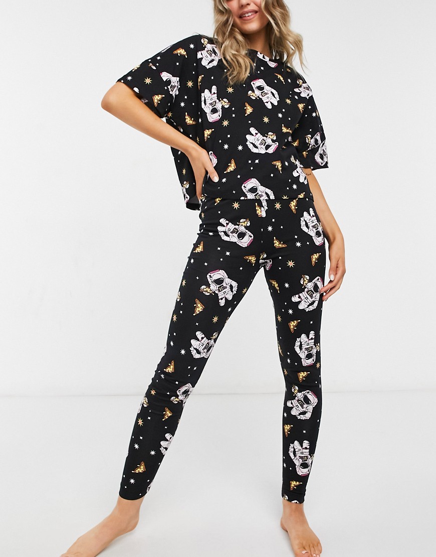 ASOS DESIGN - Pyjamaset met T-shirt en legging met pizza-in-ruimteprint-Zwart