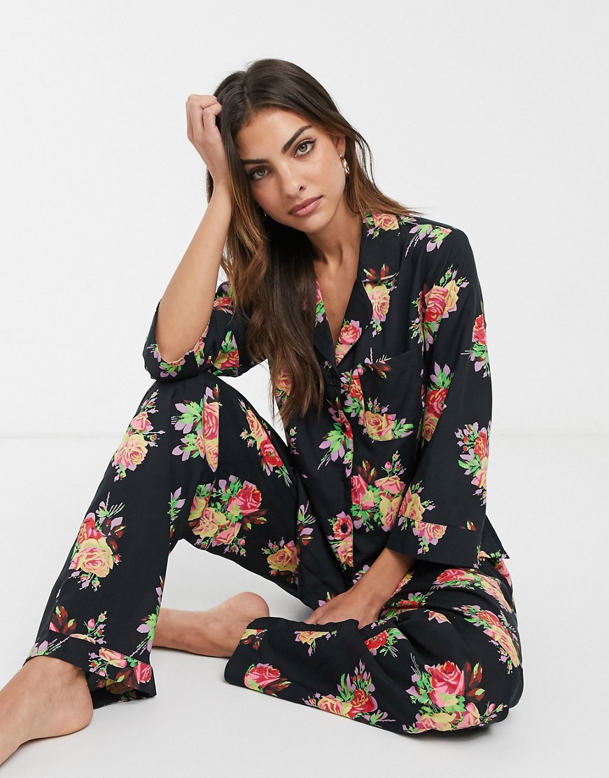 ASOS DESIGN - Pyjamaset van 100& modal met overhemd en broek met bloemenprint-Groen