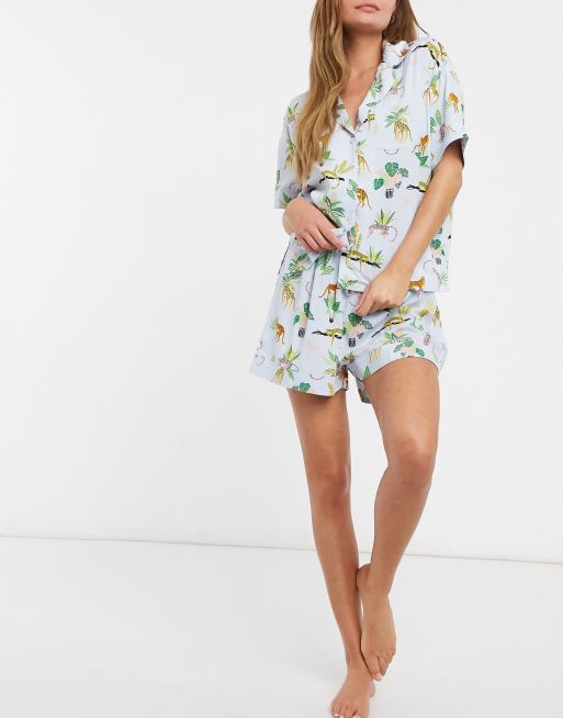ASOS DESIGN - Pyjamaset van 100% modal met overhemd en short met botanische cheetahprint in blauw
