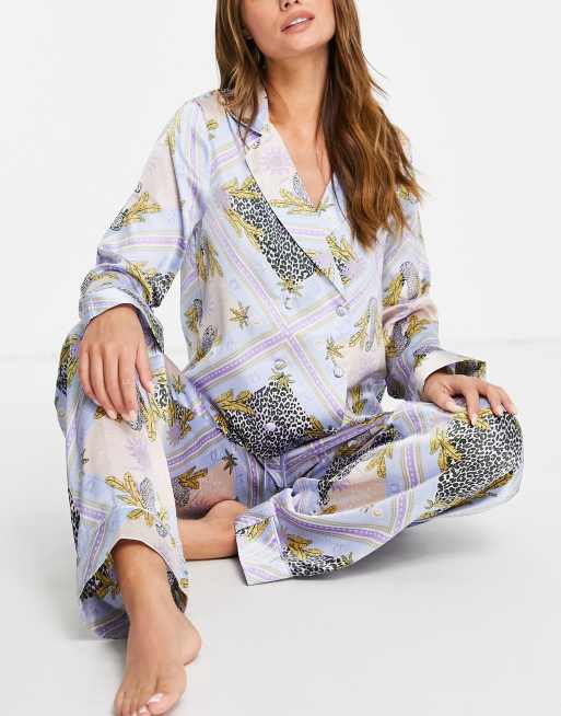 ASOS DESIGN - Pyjamaset van double breasted overhemd met broek in botanische tijgerprint in blauw