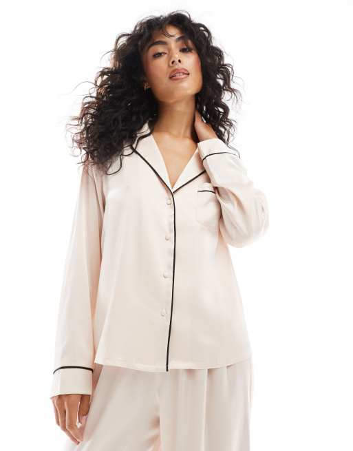 ASOS DESIGN - Pyjamaset van satijn met overhemd met lange mouwen en broek in roze