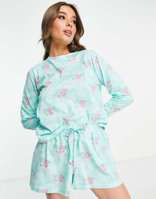 ASOS DESIGN - Pyjamaset van top met lange mouwen en short met troetelbeertjes en marsmannetjes in groen