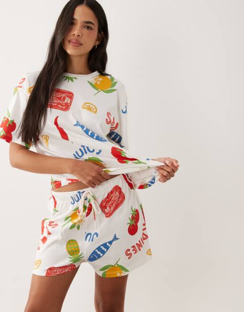 ASOS DESIGN - Pyjamassæt med oversized T-shirt og shorts med sardin-sommerprint - view 1
