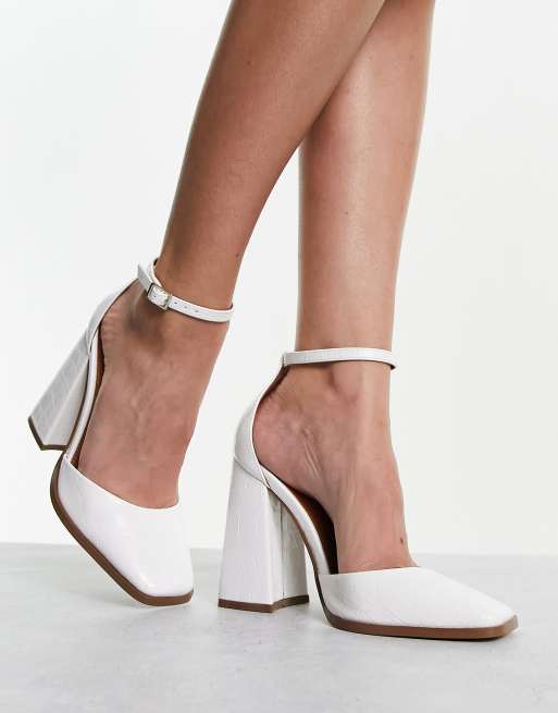 ASOS DESIGN Pyra Escarpins a bout et talon carres en matiere bouclee imitation croco Blanc ASOS