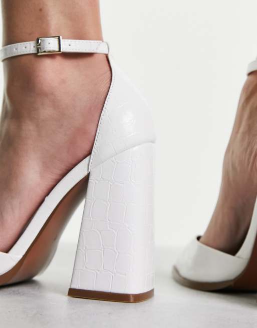 ASOS DESIGN Pyra Escarpins a bout et talon carres en matiere bouclee imitation croco Blanc ASOS