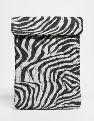ASOS DESIGN – Quiltad laptopfodral med zebramönster - view 1