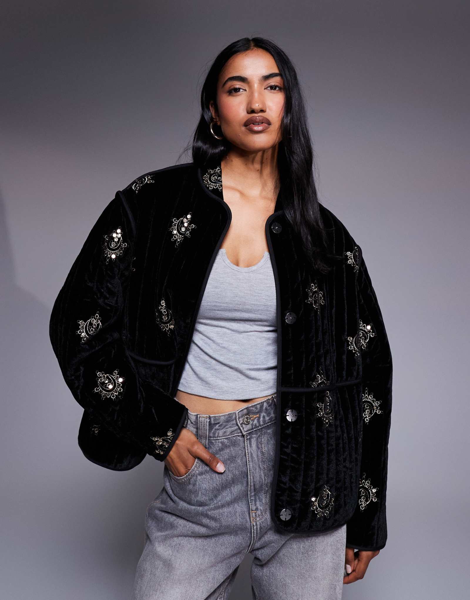 Дизайнерский стеганый жакет из бархата с вышивкой ASOS черного цвета