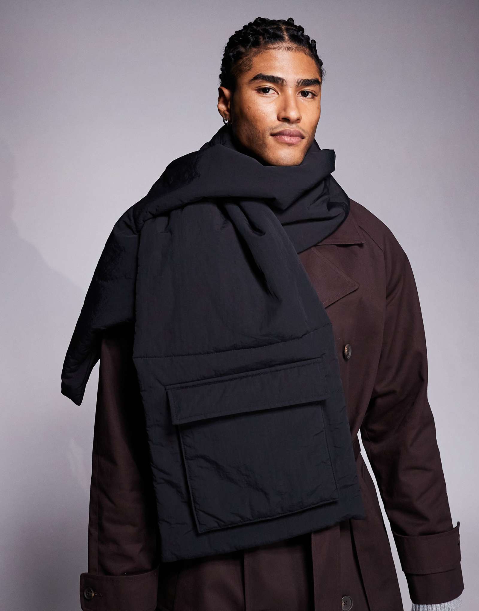 Дизайнерский стеганый шарф с карманами на подкладке ASOS черного цвета