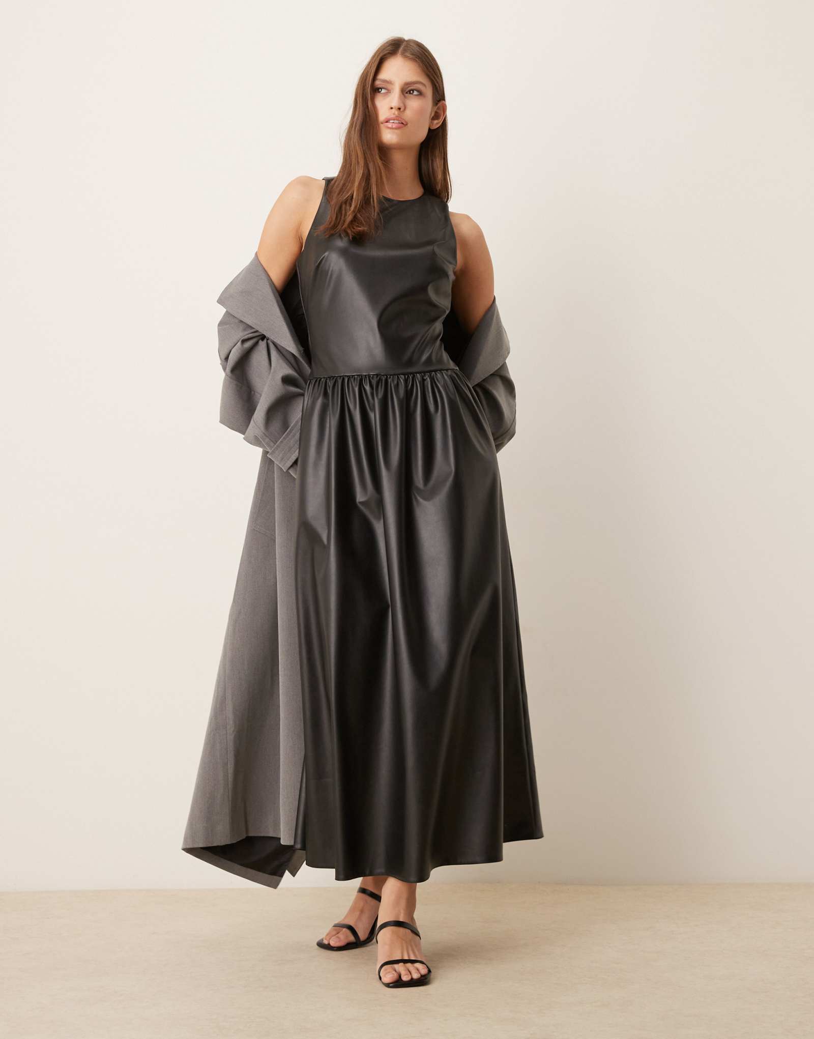 Макси-платье ASOS DESIGN racer с лифом и пышным подолом из искусственной кожи черного цвета