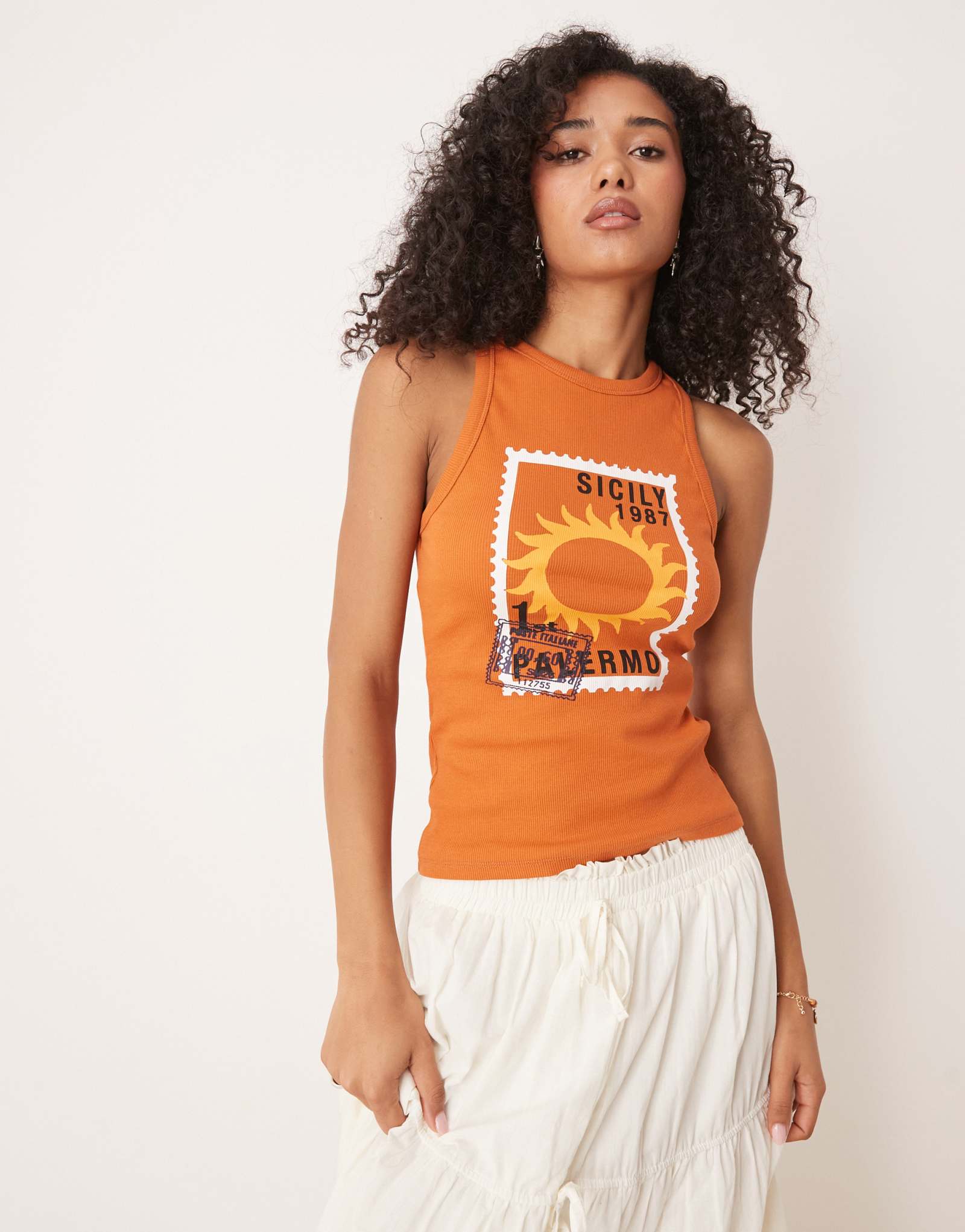 Майка в рубчик от ASOS DESIGN racer с рисунком в виде открытки цвета ржавчины