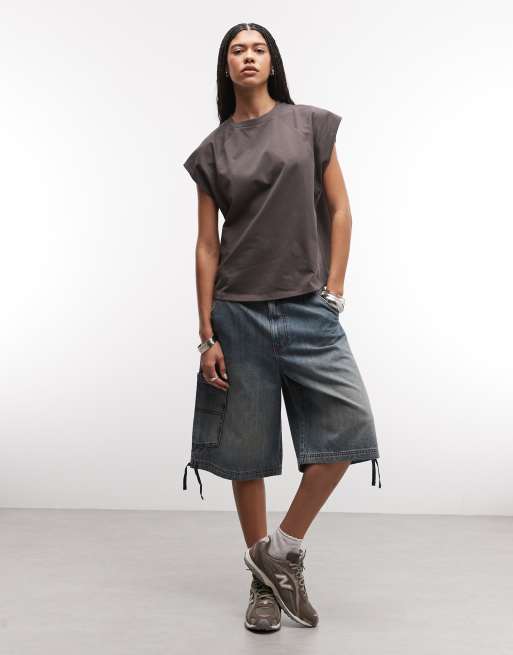ASOS DESIGN raglan sleeve heavyweight boxy crop tee in charcoal, 2 of 4