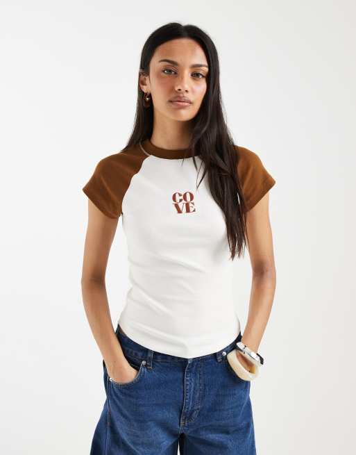 ASOS DESIGN – Raglan-T-Shirt in Braun und Cremeweiß mit „Cove“-Stickerei, 3 von 4